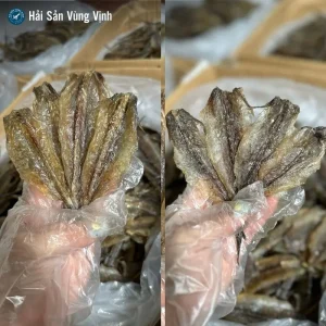 Mặt trước và sau của cá chai khô Quảng Ninh